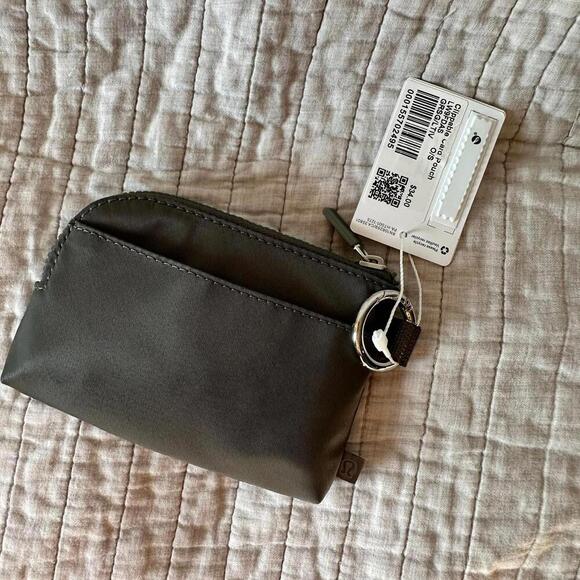 NWT Lululemon Clippable Card Pouch Wallet Keychain Grey Sage / Light Ivory - Picture 3 of 5
